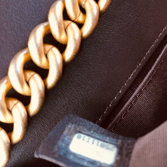 New CHANEL  Quilted Medium Boy Flap Shoulder Bag with Gold Chain. - Picture 9 of 13